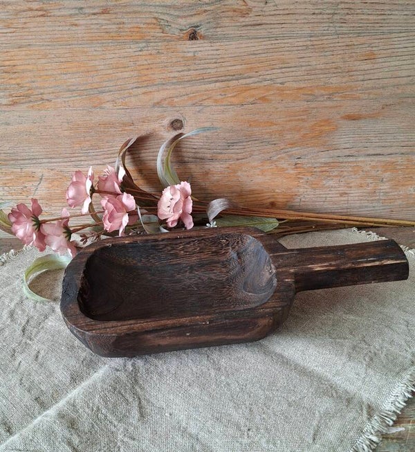 Zwart houten trog