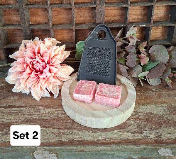 Cadeau set 2 is een schaaltje + 2 geurblokjes + rasp