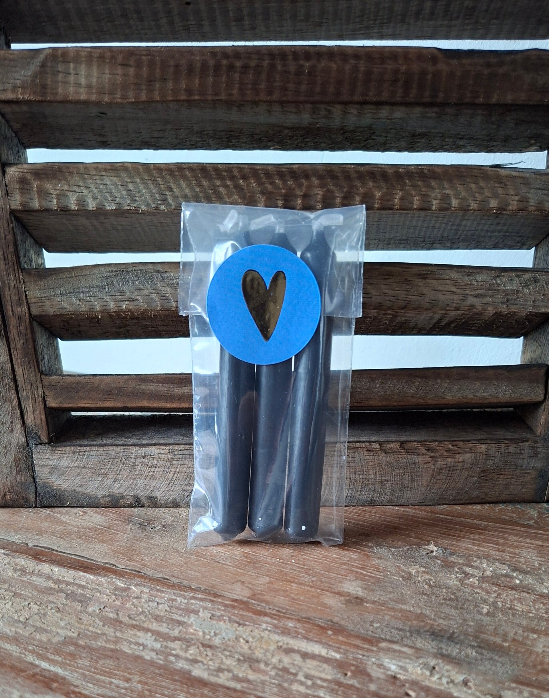 Cadeautje met 3 mini kaarsjes zwart