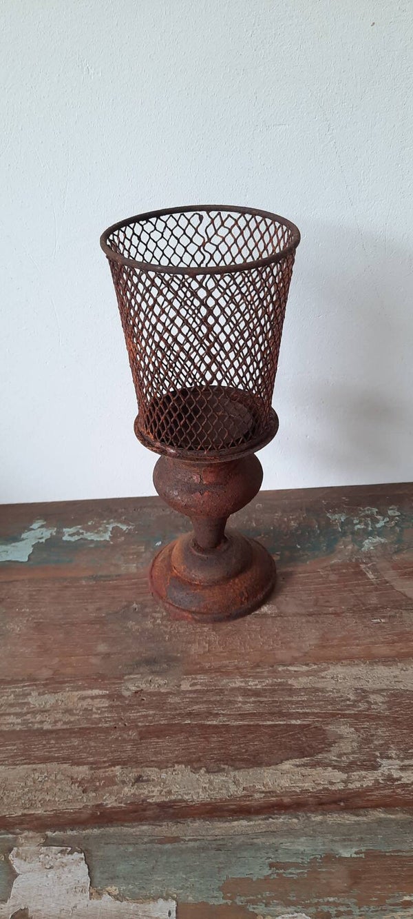 Decoratieve kelk kandelaar roest metaal