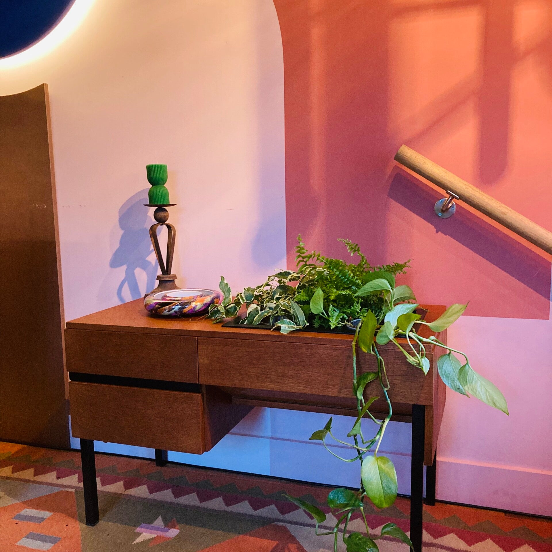 Vintage pla(n)tentafel/bartafel met lades, teak fineer