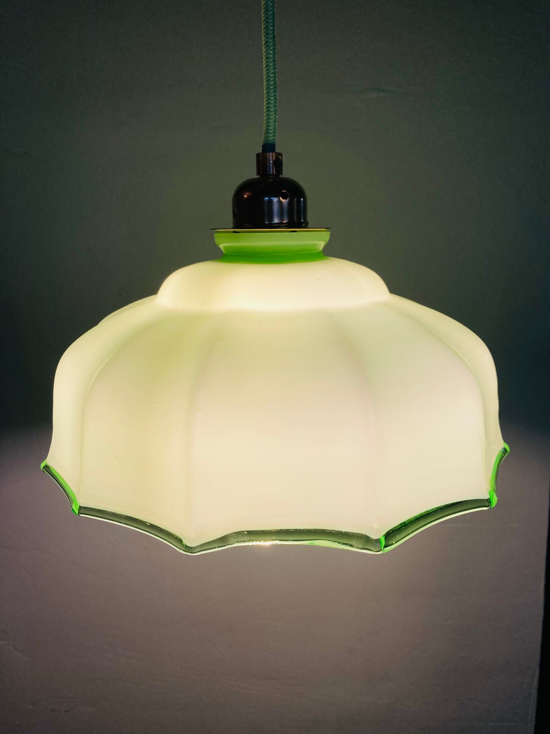 Opaline hanglamp, zachtgroen, jaren ‘30/‘40