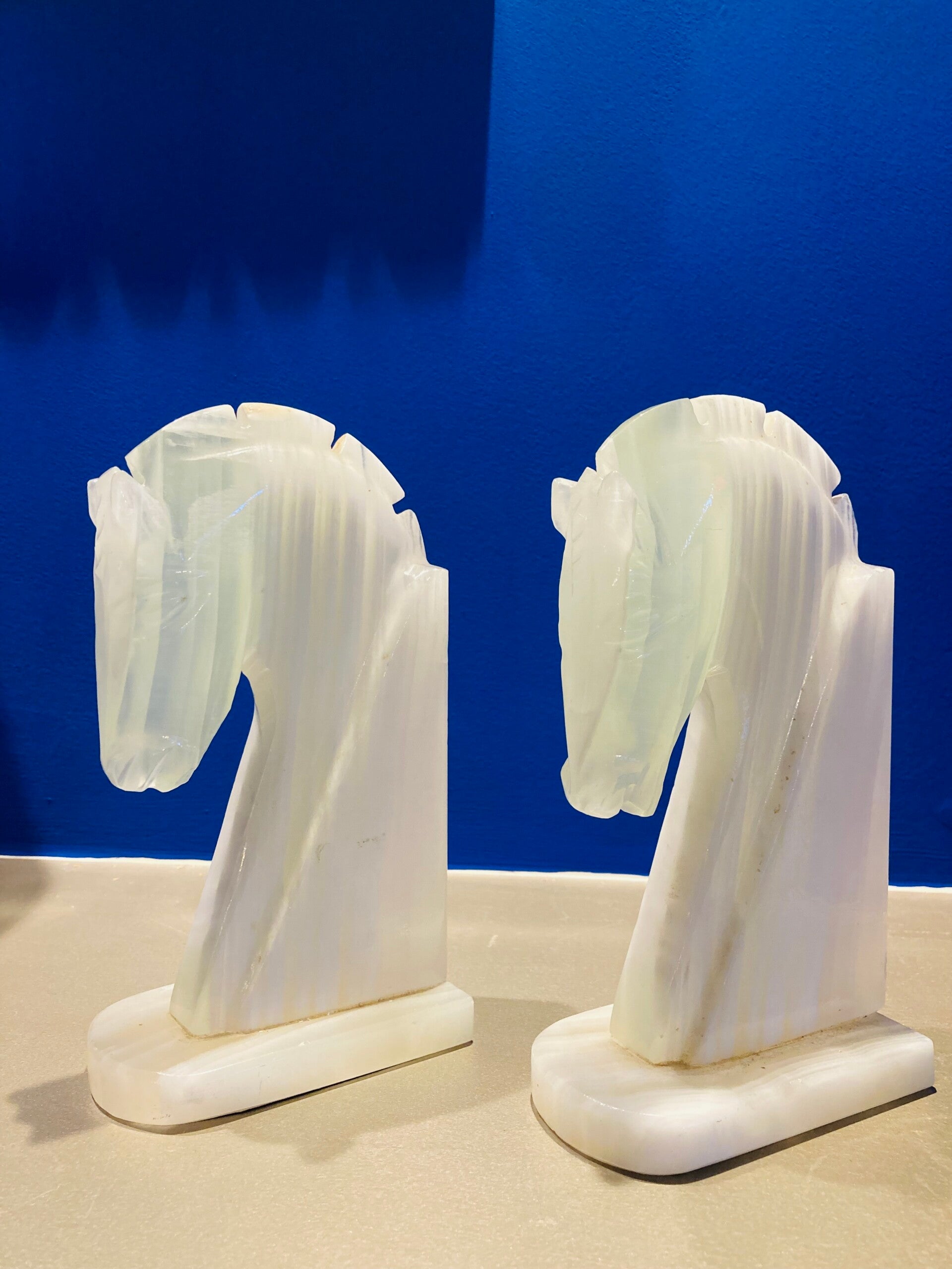 Vintage wit onyx boekensteunen, set paardenhoofd, jaren ‘60