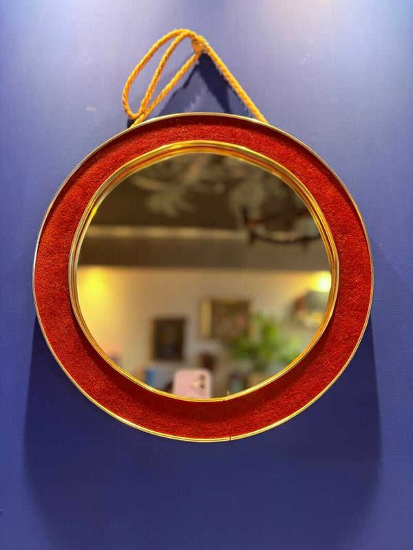 Mid-century spiegel, suedine en messing rand