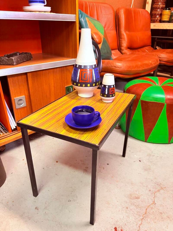 Vintage bijzettafel met draaibaar formica blad