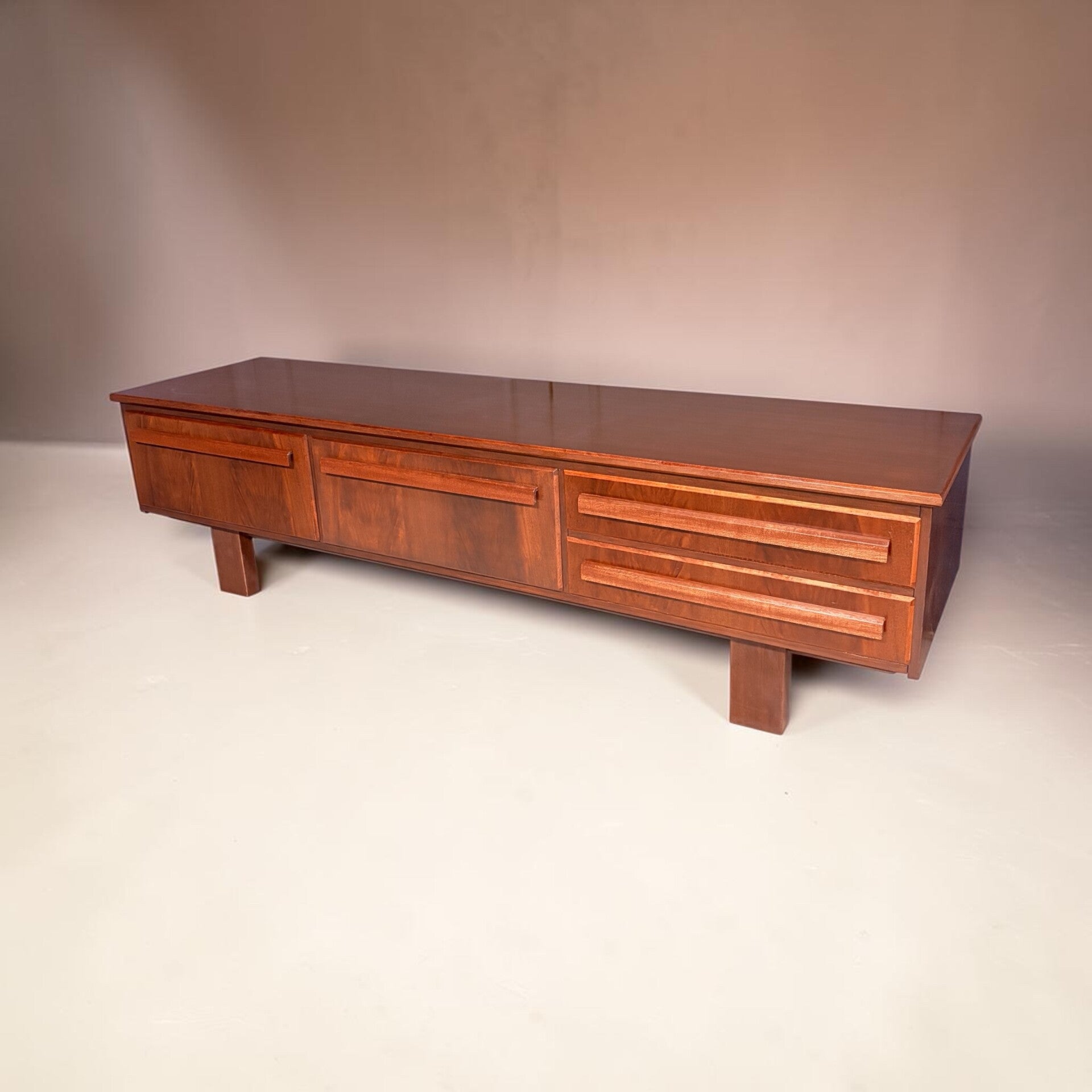 Brutalistisch dressoir, jaren ‘70