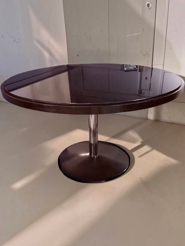 Ronde eettafel, jaren ‘80, zwart gebeitst met glasplaat