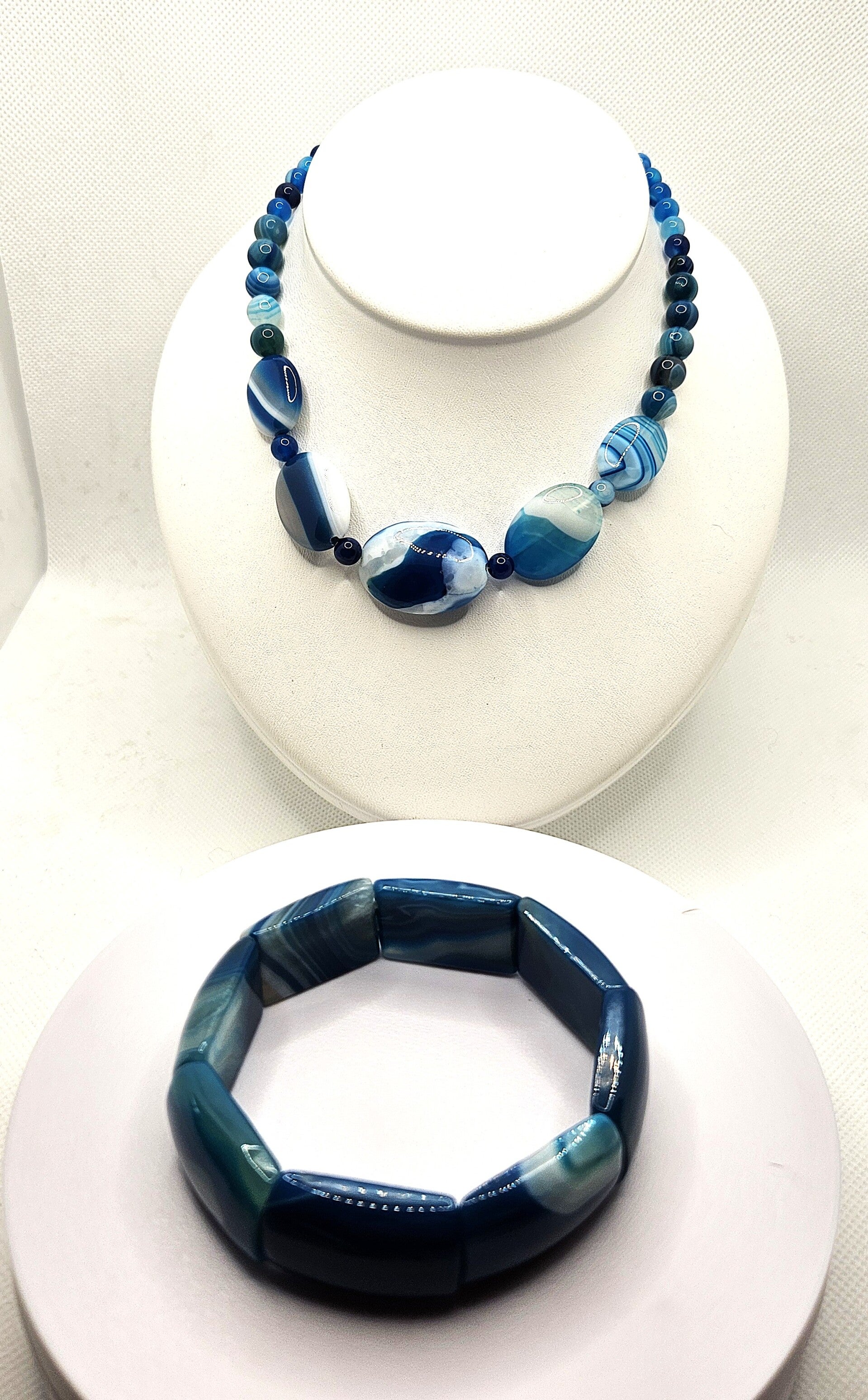 Naszyjnik i bransoleta z niebieskiego agatu