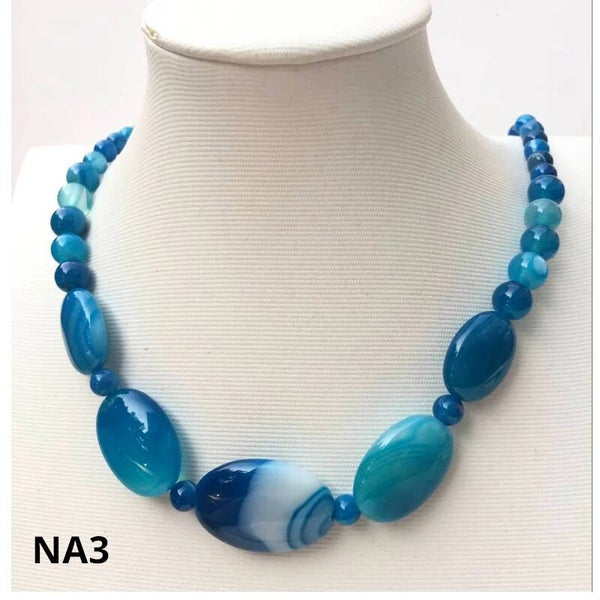 Naszyjnik z agatów koloru niebieskiego