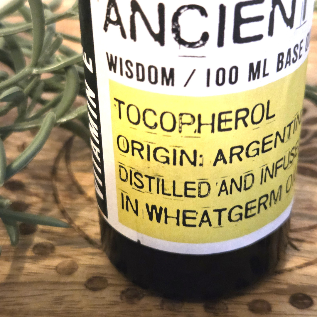 Vitamine E basisolie in amberkleurige fles van 100 ml.
