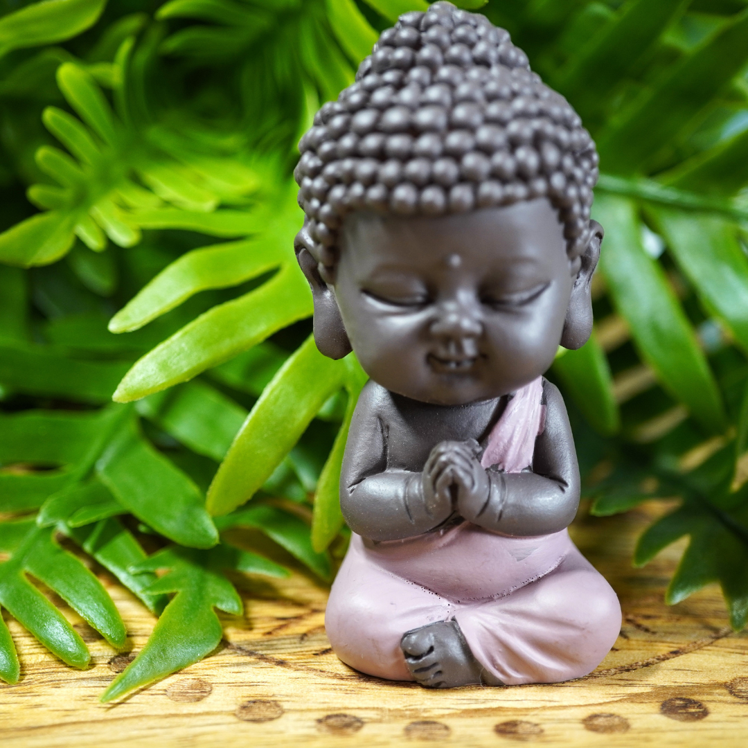 Baby boeddha beeldje met roze mantel