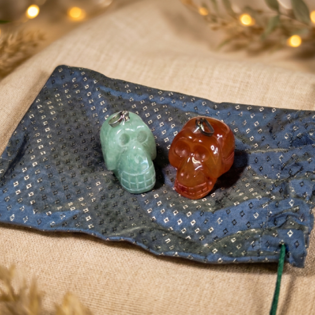 Edelsteen skull hanger set van 2 in handgemaakt zakje