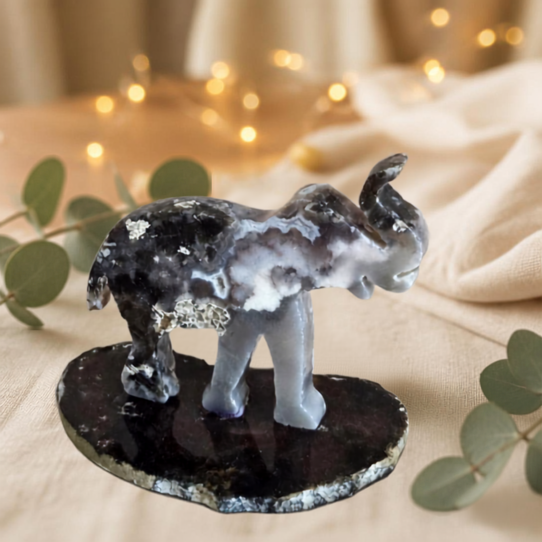 Prachtige agaat olifant carving op agaat schijf.