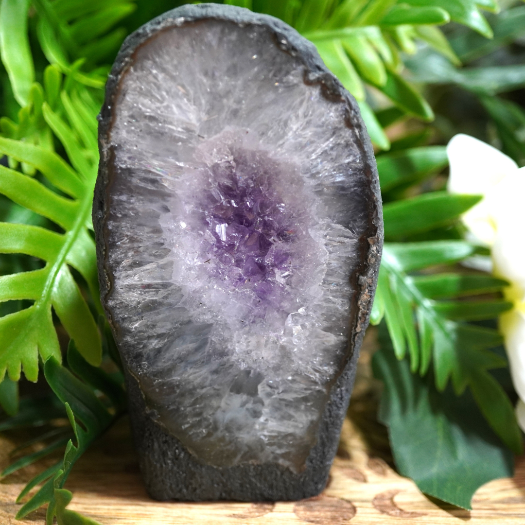 Mini amethist kathedraal van 10 cm hoog.