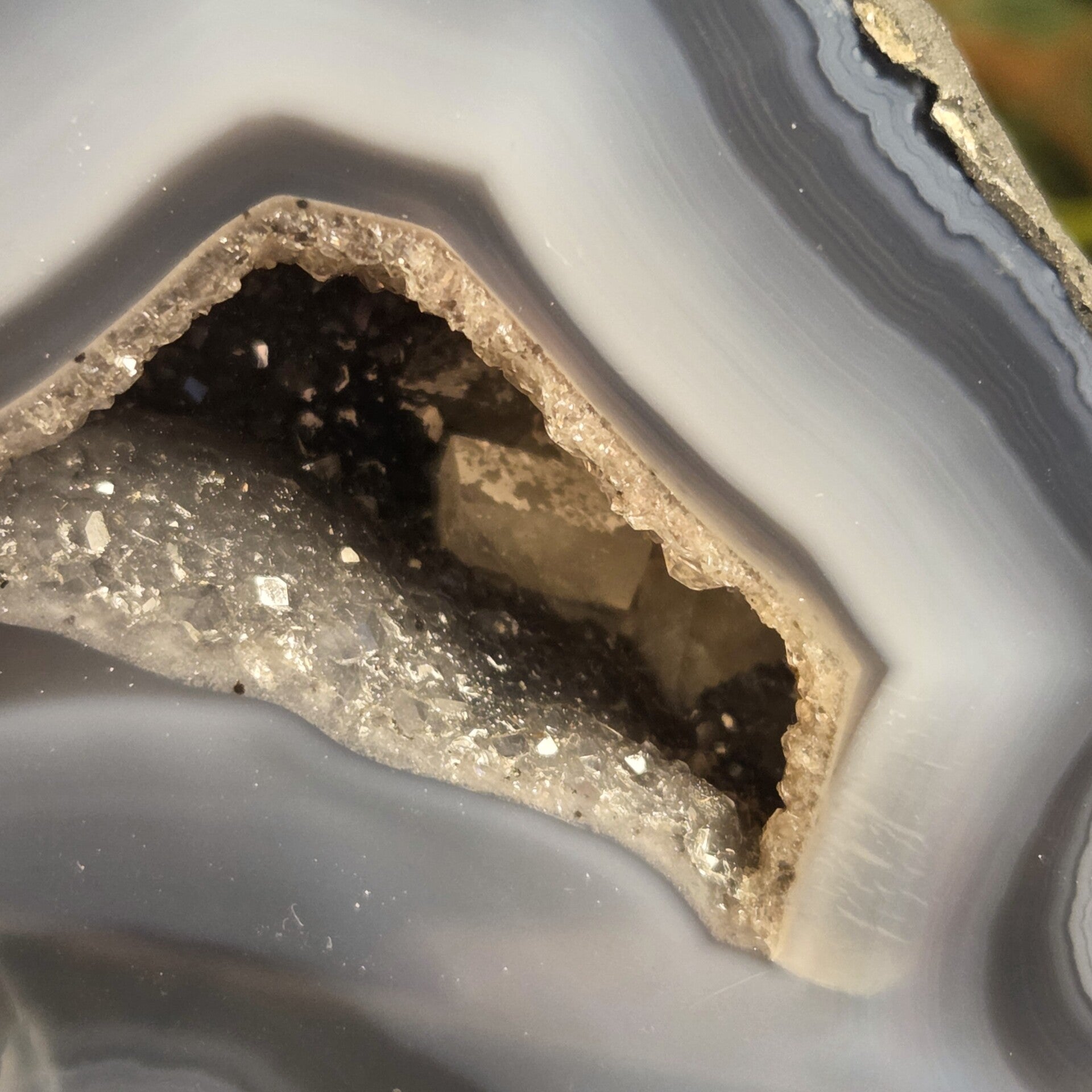 Compacte agaat kathedraal van ongeveer 700 gram, herkomst Brazilië