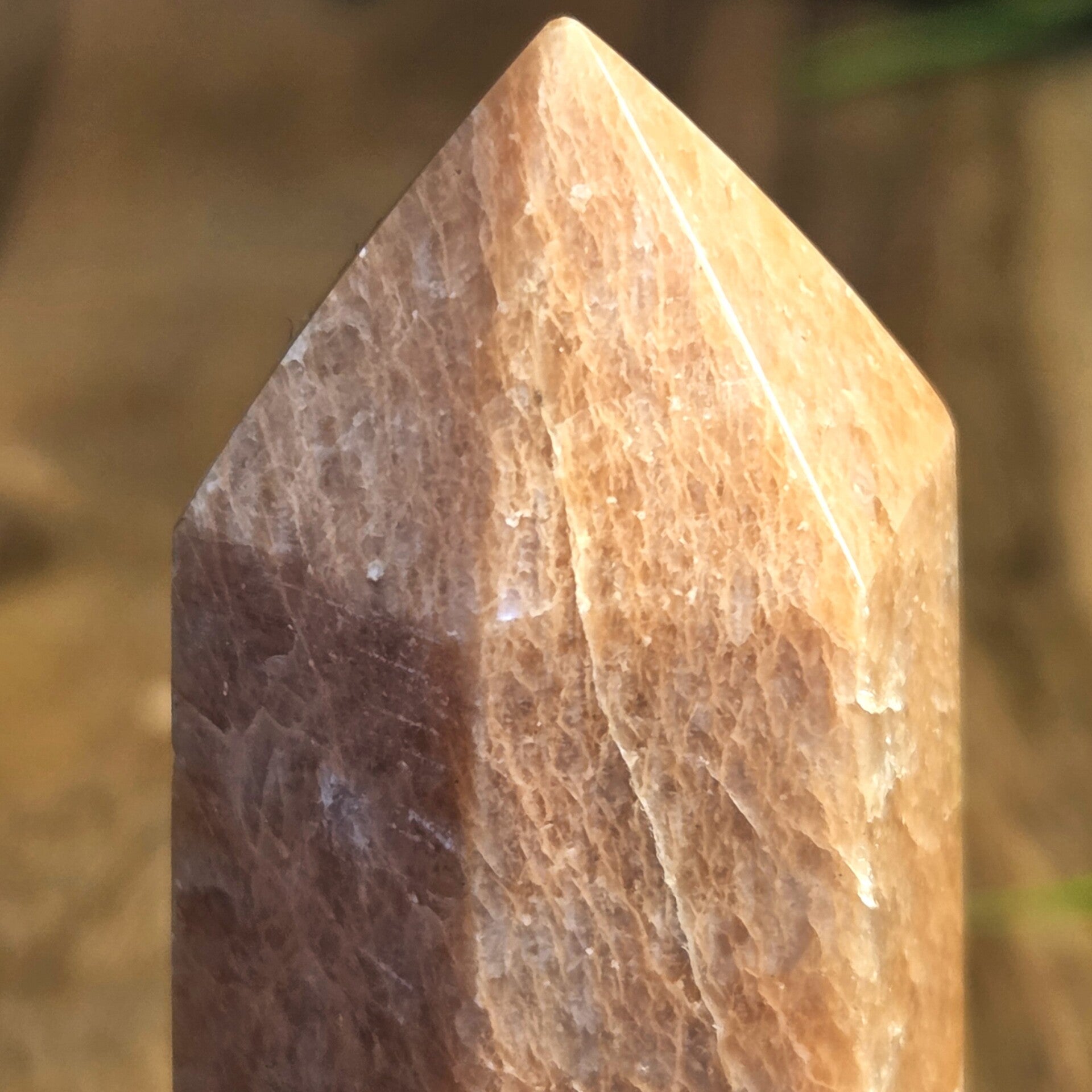 Oranje maansteen toren