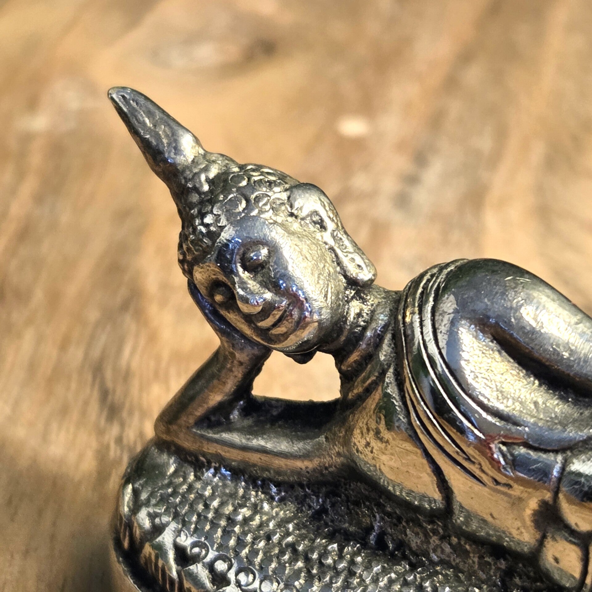 Geboortedag Boeddha Dinsdag, van messing gemaakt.