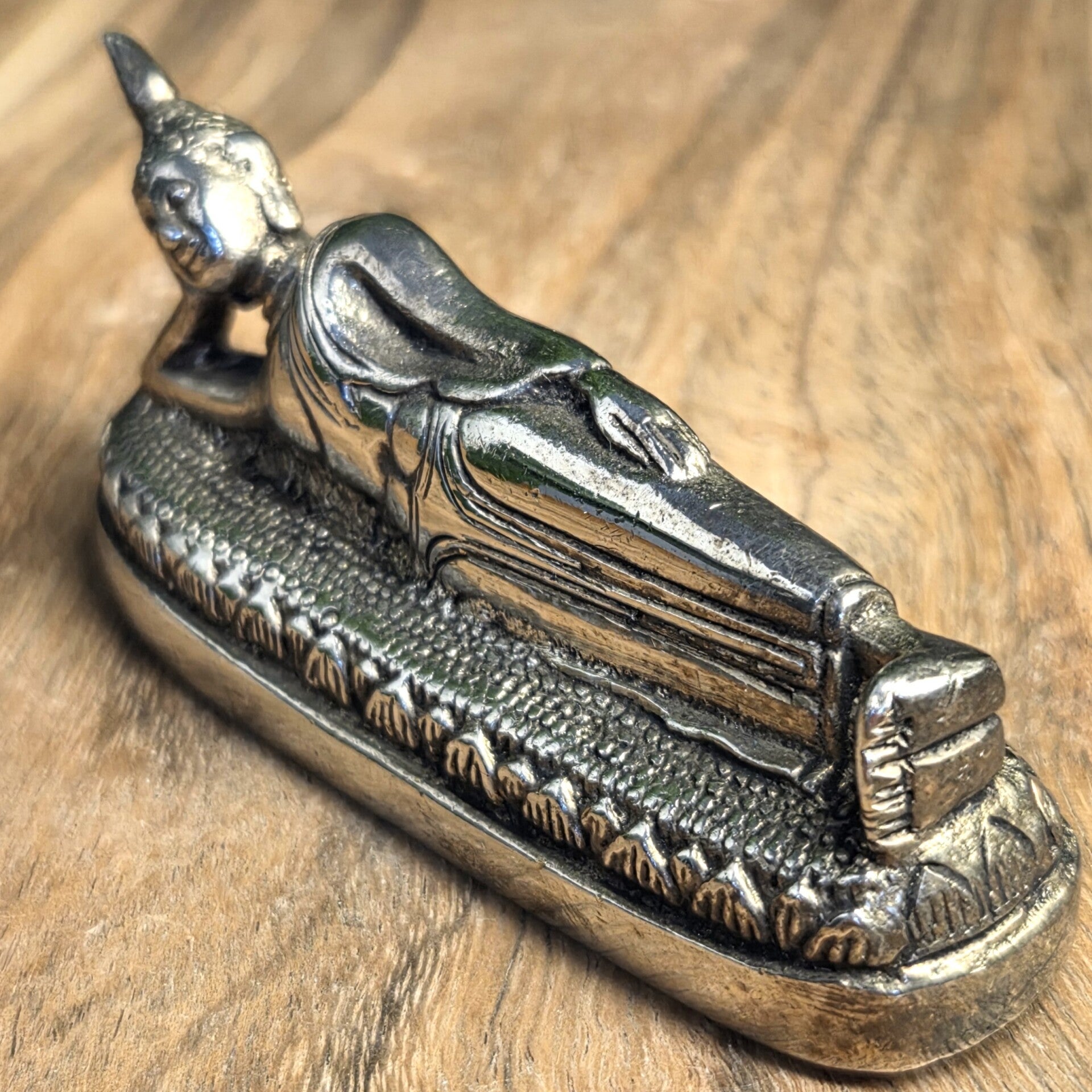 Geboortedag Boeddha Dinsdag, van messing gemaakt.