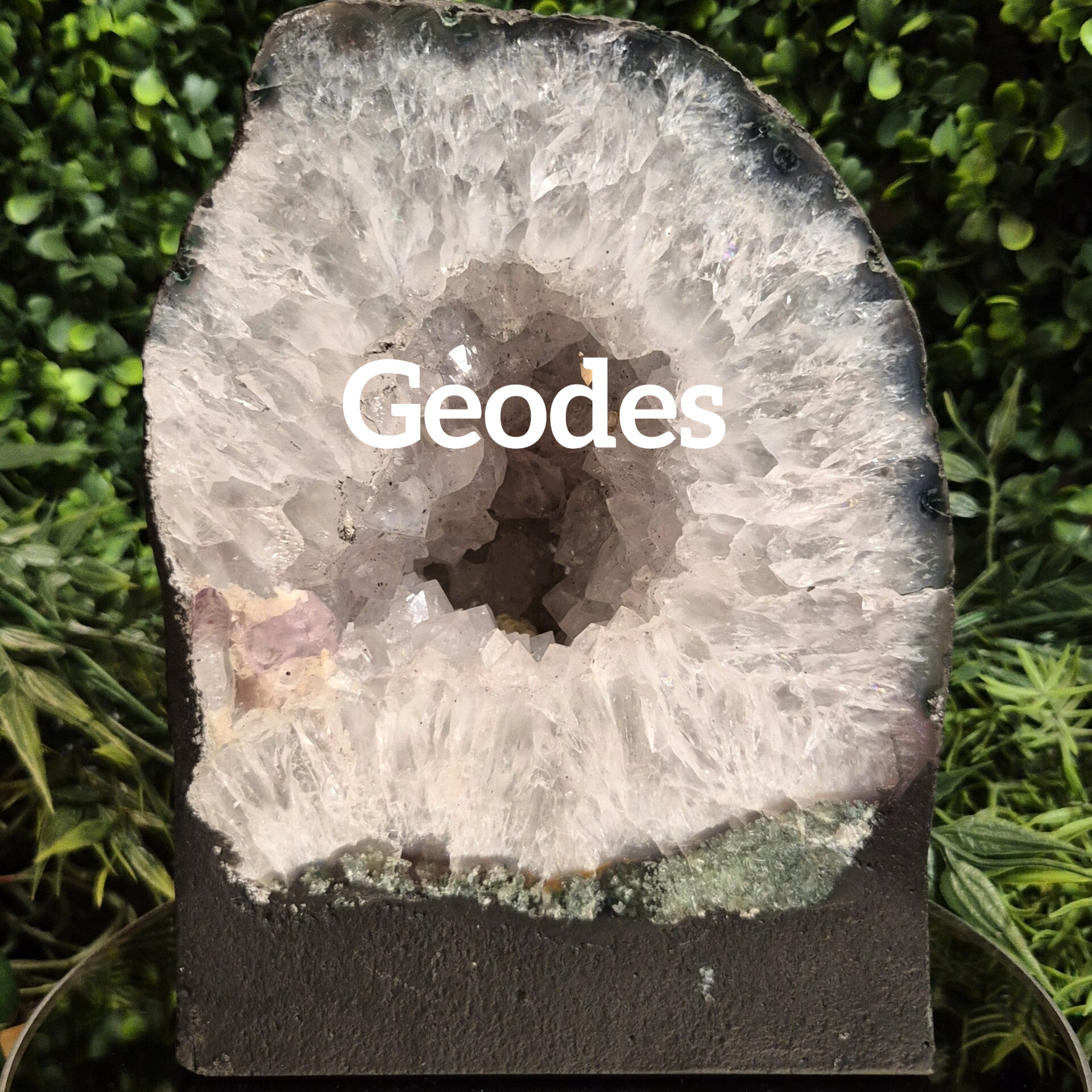 Vind hier ons assortiment Geodes van Spirituele Shop JututBeyond