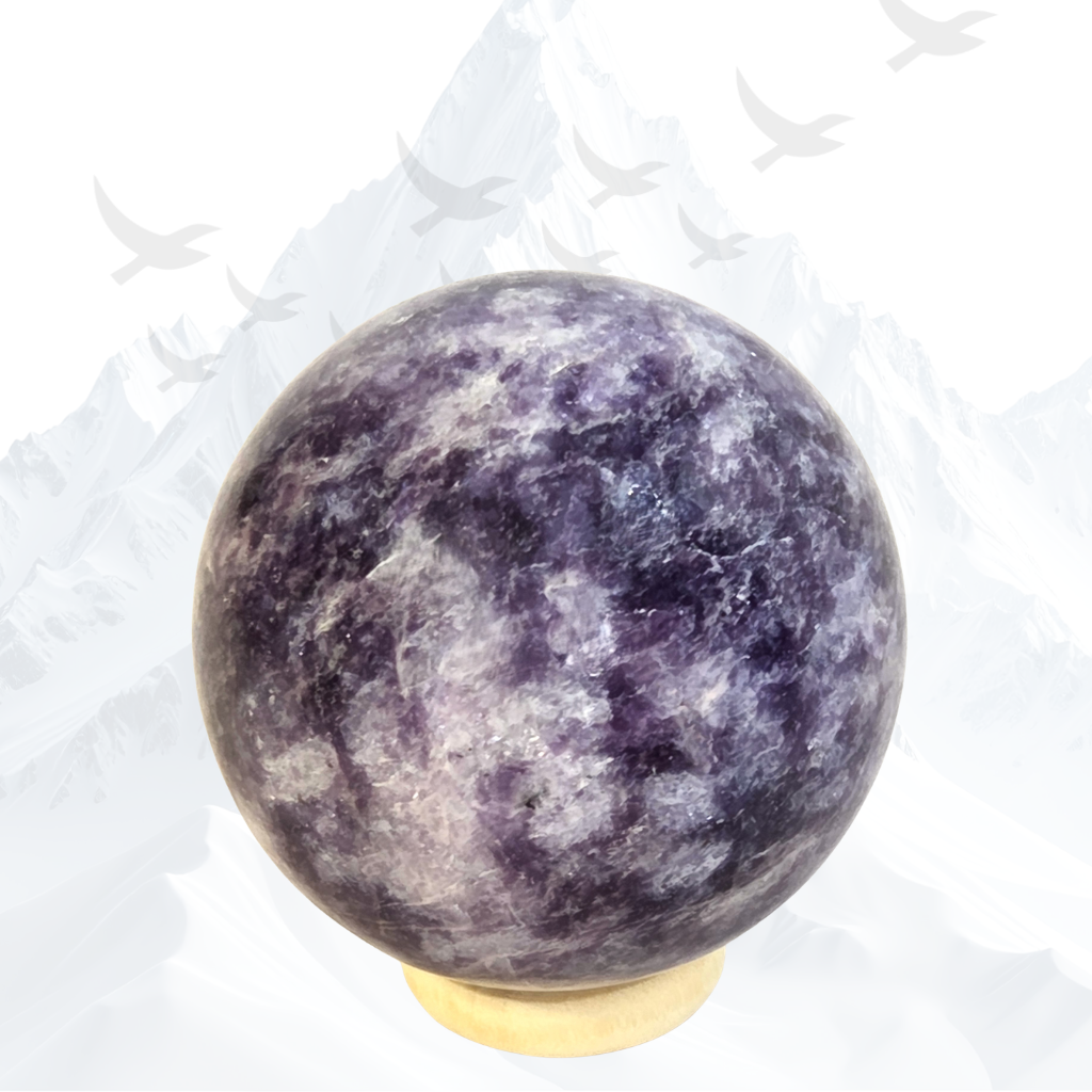 Lepidoliet edelsteen bol, gepolijst, 52 mm. Herkomst : Madagaskar.