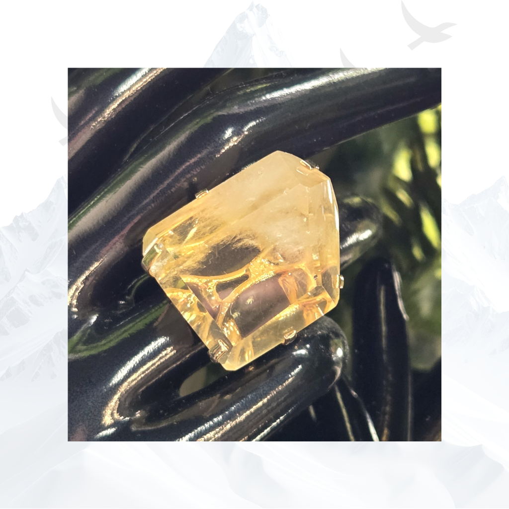 Natuurlijke citrien ring, verstelbaar. Messing met een laag van 1 micron 24 karaats goud.