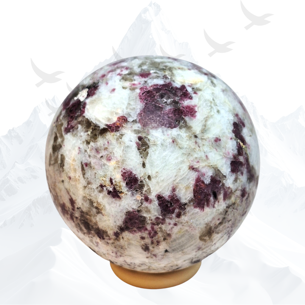 Prachtige roze toermalijn bol met een doorsnede van ca. 63 mm en een gewicht van ongeveer 340 gram. Herkomst : Madagaskar.