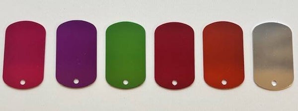 Aluminium naamlabels met ketting.