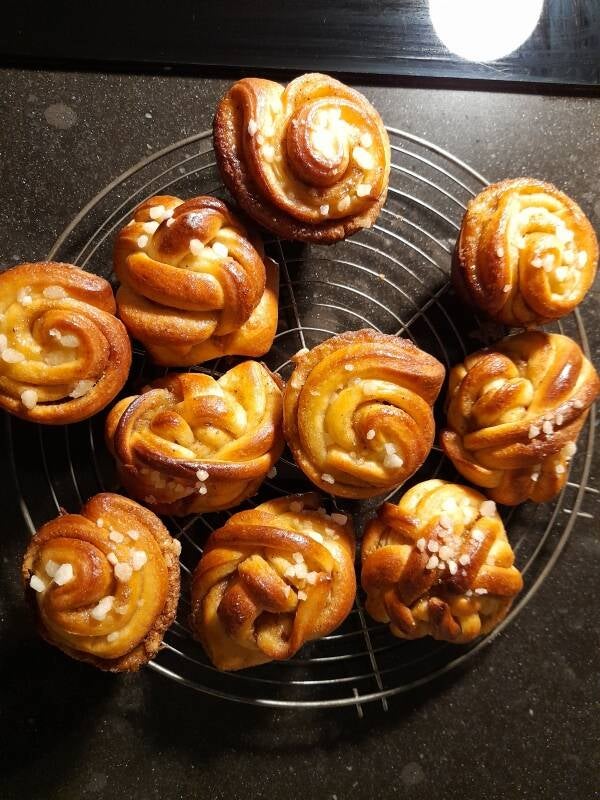 Vier kaneelbroodjes