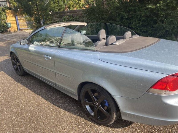 Volvo C 70 Cabrio 2007 met maar 148.000 km (wordt nog wel mee gereden).