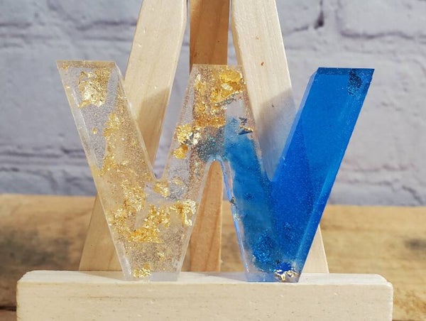 RESIN ALPHABET LETTER "W" KEYCHAIN