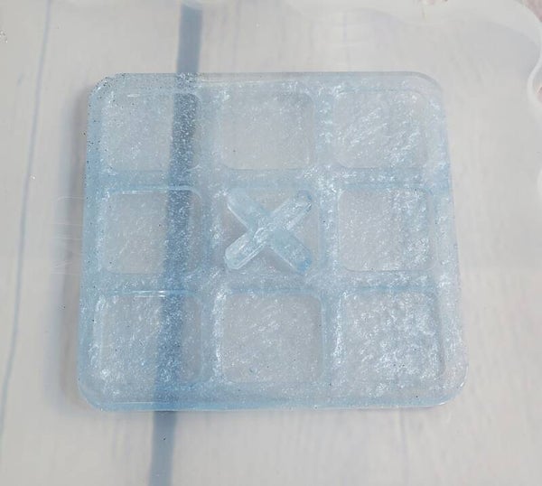 RESIN TIK TAC TOE SMALL TRAVEL SIZE GAME