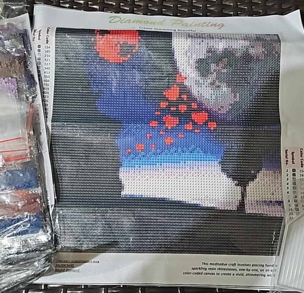 LX17-0001 - Kisses To The Moon Luni Xclusive DIY Diamond Art Kit 30x30
