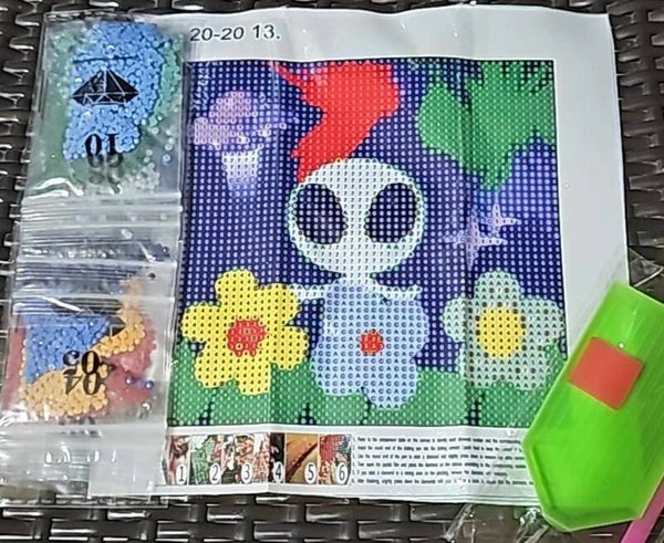 LX17-0005 - Colourful Alien Luni Cre8ive Hub Xclusive DIY Diamond Art Kit 20x20