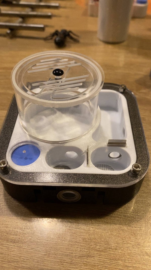Vierkant 3D geprint nest met hoge buitenwereld showroom