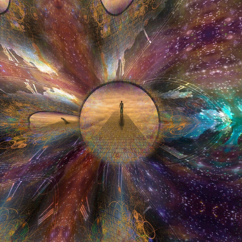 Eine surrealistische Darstellung eines Menschen, der auf einer goldenen Pyramide steht, umgeben von einem spiralförmigen, bunten Universum mit Sternen und geometrischen Mus, Kontext Blog Mediumship & Research Institut für Medialität & Afterlife Forschung.