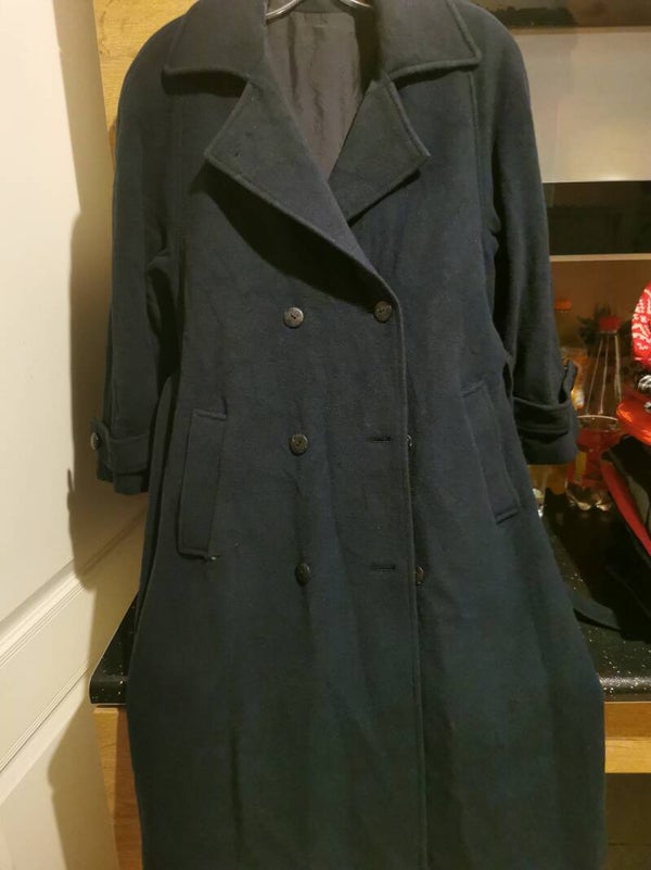 Damski płaszcz dwurzedowy z czarnej wełny Herluf design