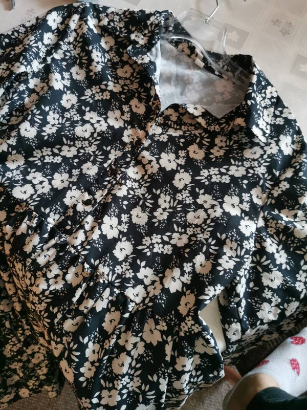 Sukienka mini r. 34 XS Vila kolor czarny gofrowa z falbaną