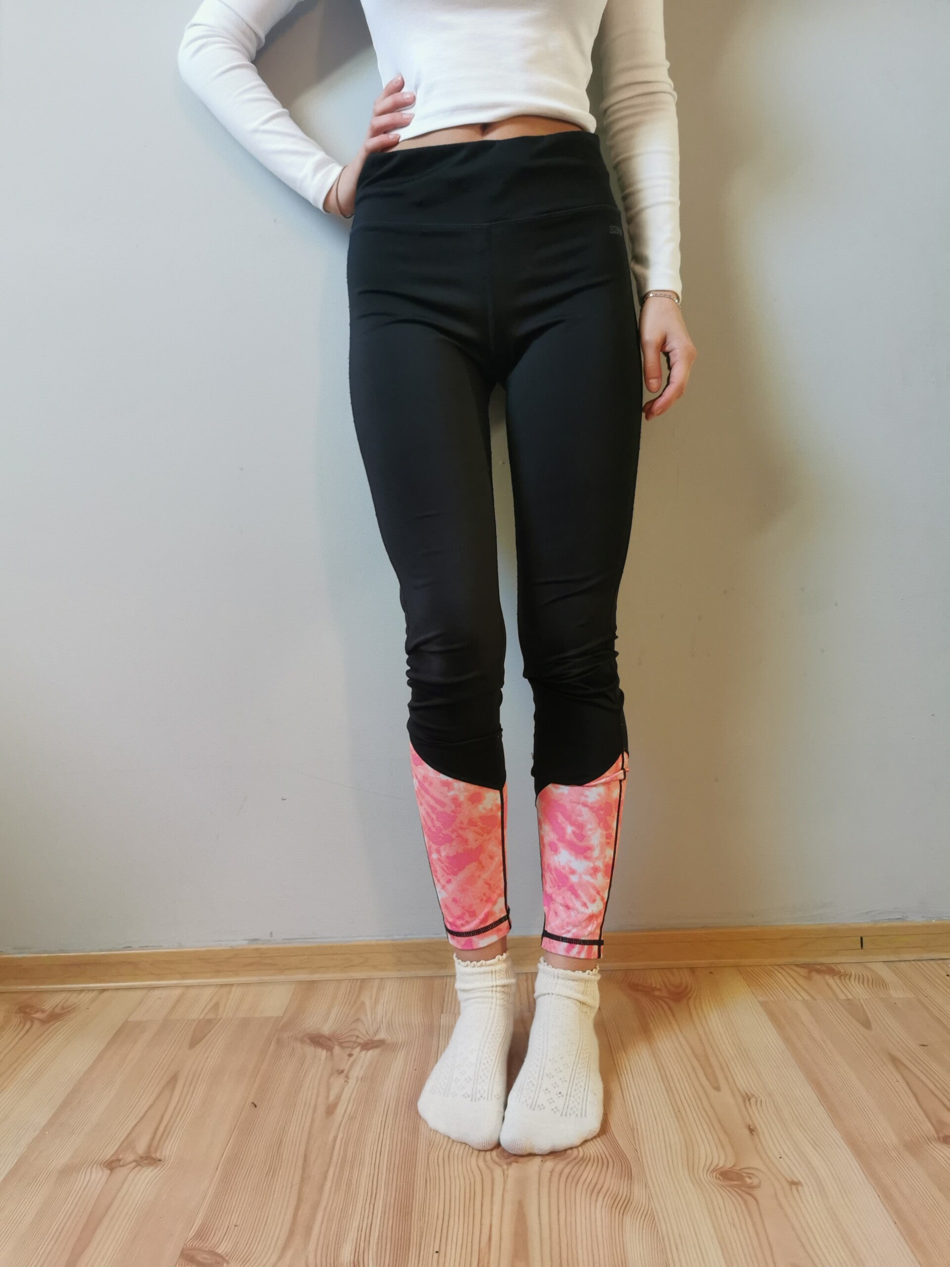 Spodnie materiałowe - leginsy KappAhl r. 36 S kolor czarny różowy wysoki stan