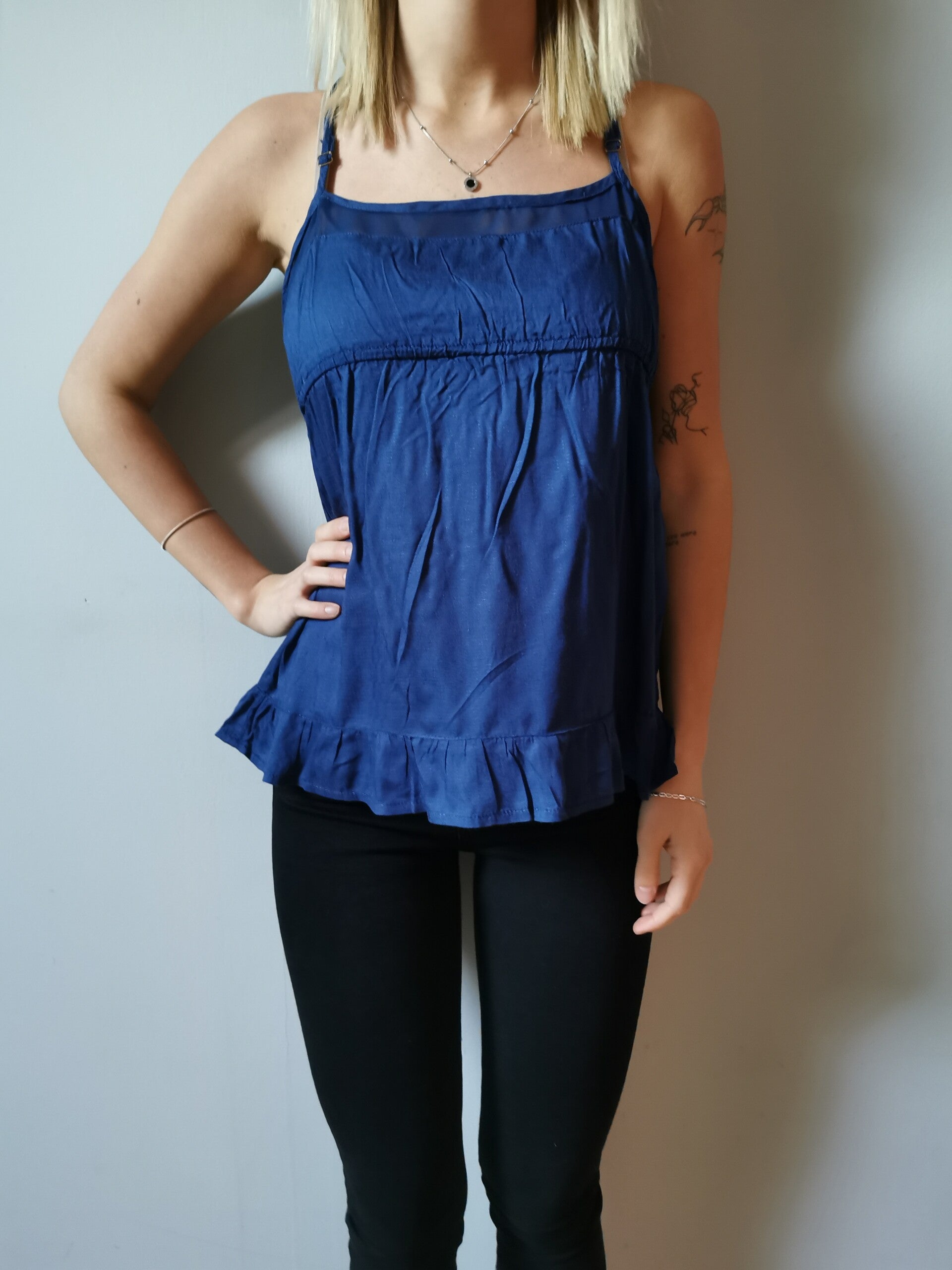 Bluzka na ramiączkach - falbanki Bershka r. 38 M kolor granatowy