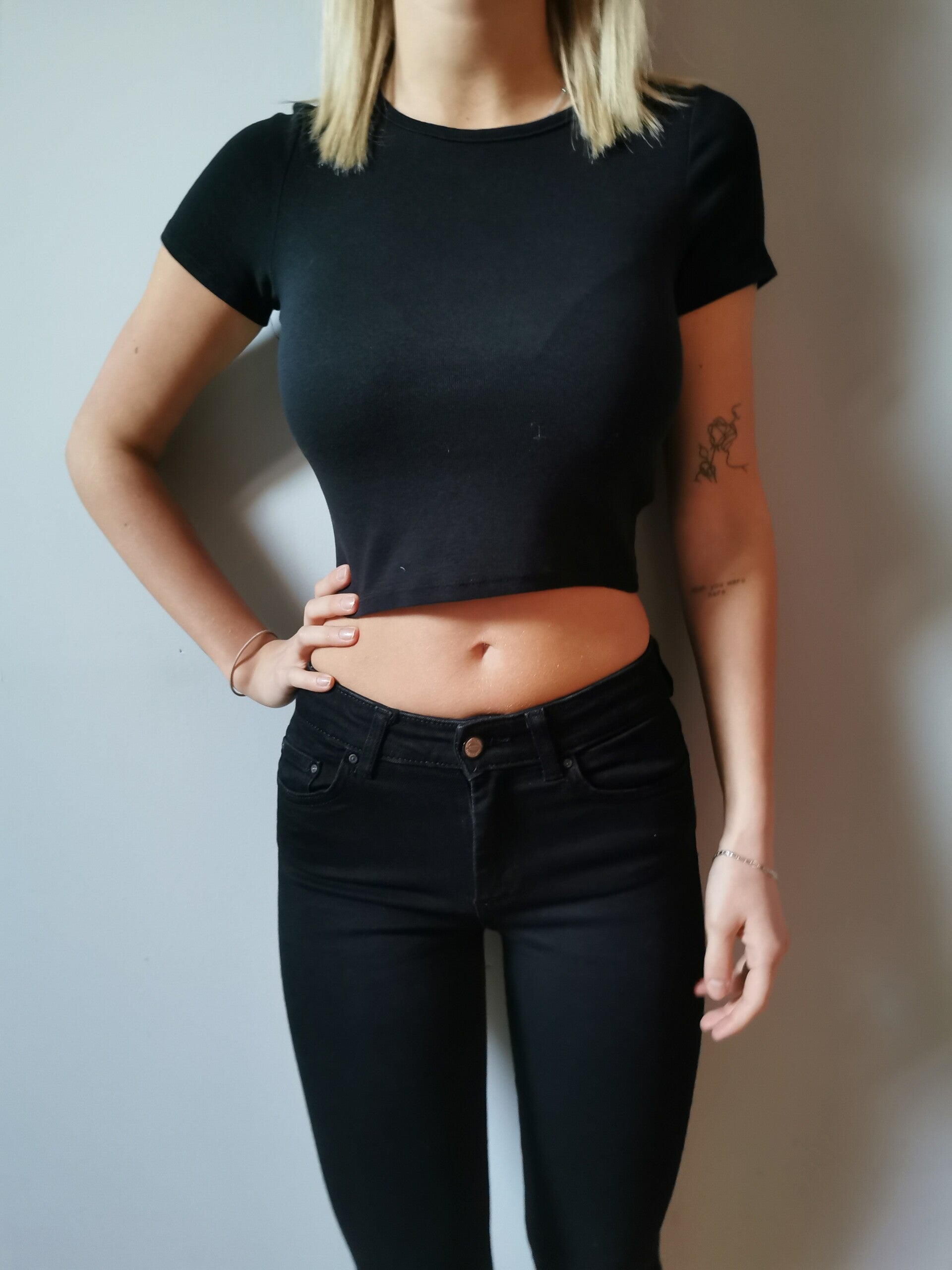 Crop top Cropp r. 34 XS kolor czarny