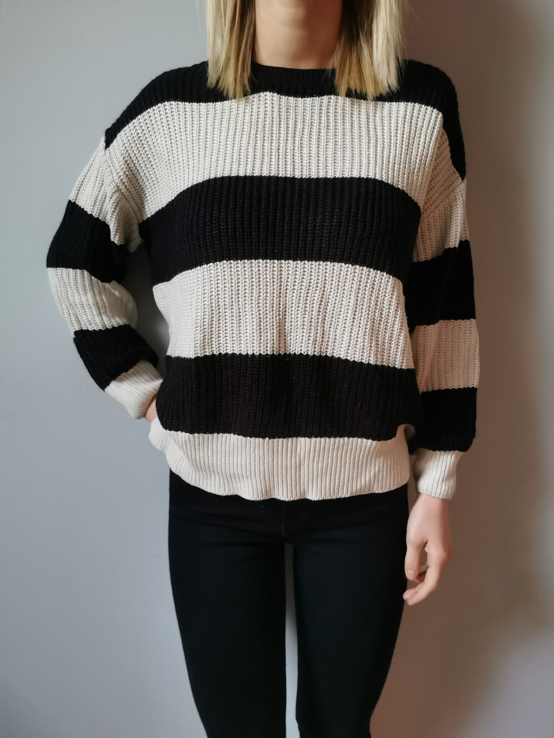 Sweter wciągany Sinsay r. 34 XS kolor czarny kremowy