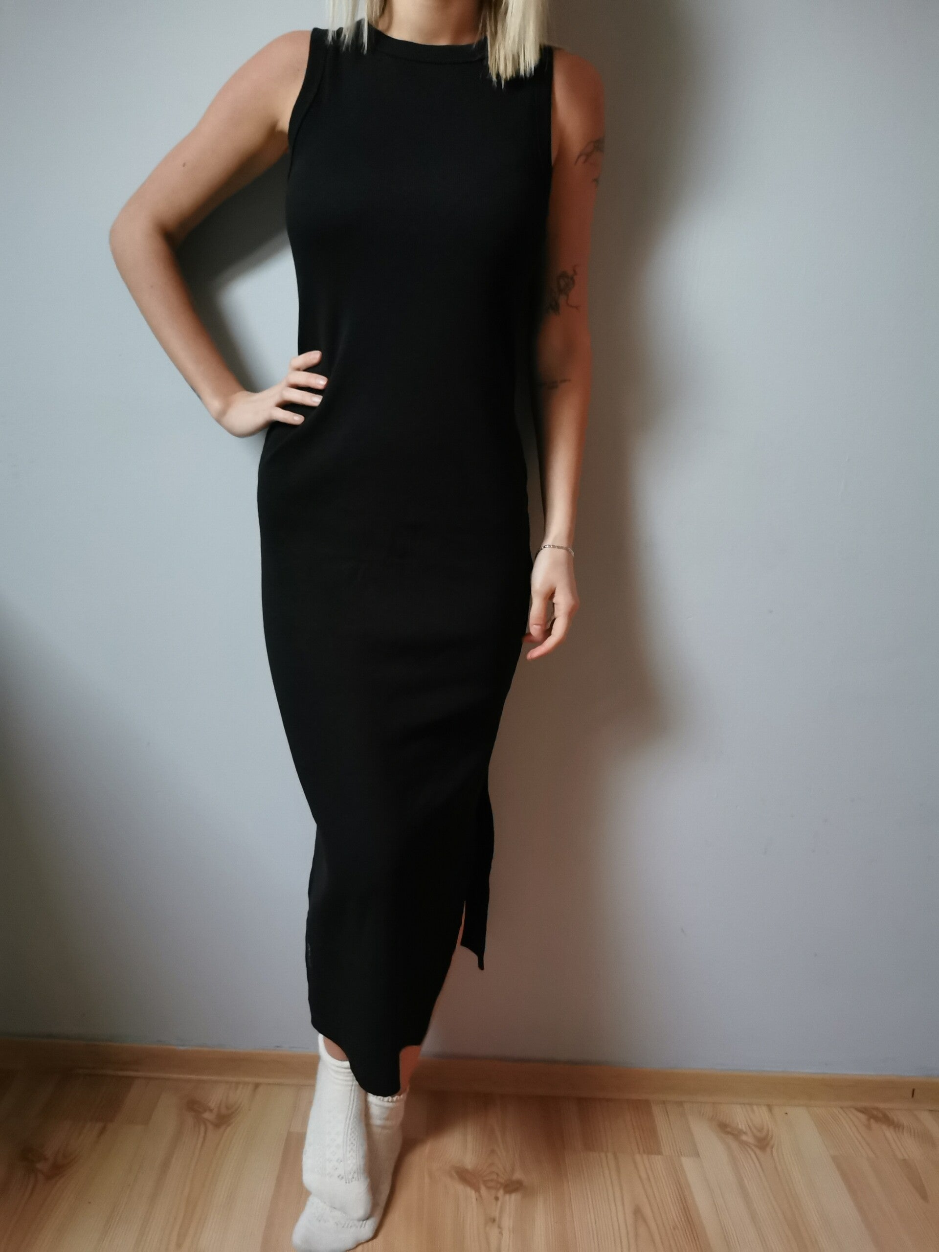 Sukienka maxi r. 38 M Sinsay kolor czarny, rozcięcie na nogę