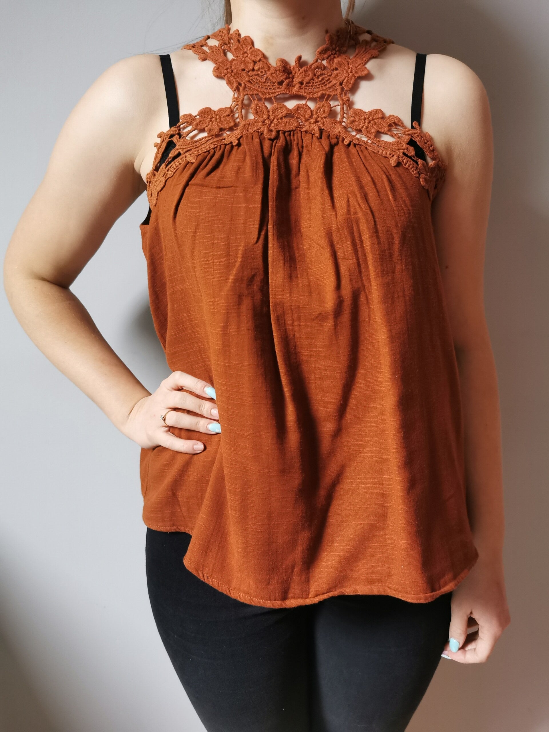 Bluzka na ramiączkach - haftowana Pull&Bear r. 38 M kolor brązowy