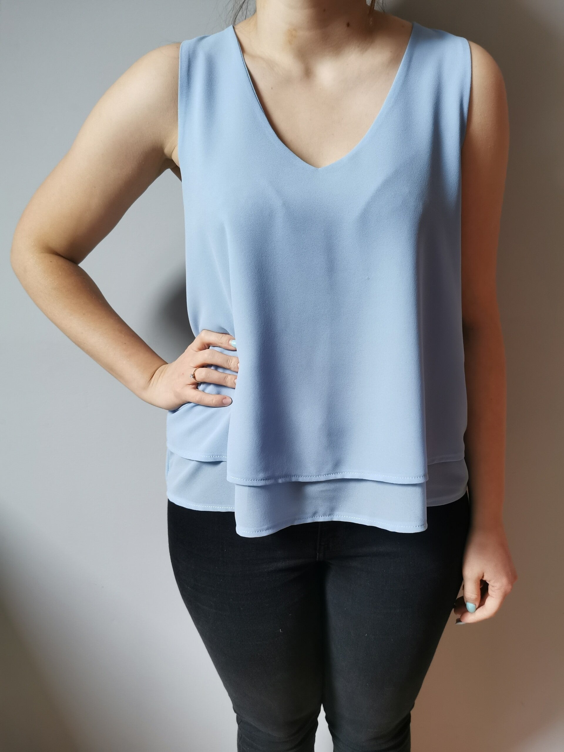 Bluzka na ramiączkach - elegancka Johanna r. 36 S kolor błękitny