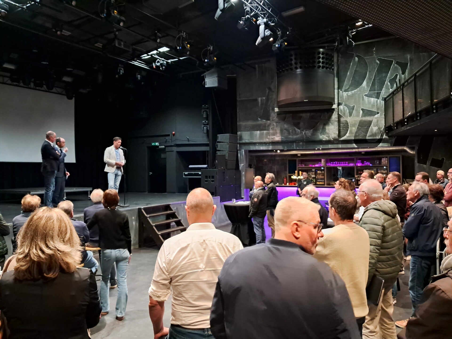 Foto Wethouders en projectontwikkelaar lichten plannen toe