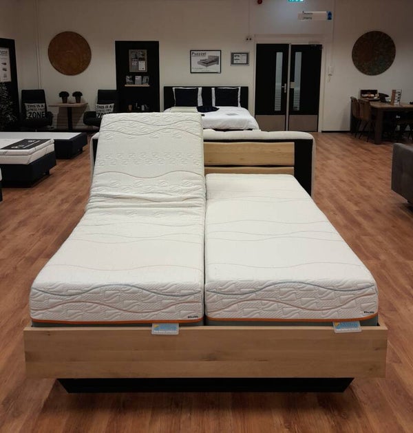 Showmodel Ledikant Rough incl. Elektrische Schotelbodems en Mline matrassen. Maat: 160x200cm.