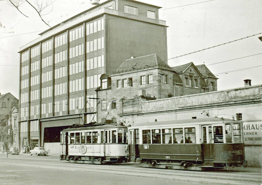 Luftaufnahme der Umgebung um den Feuerweg 1927. Am unteren Bildrand ist der Kohlenhof zu erkennen. Am rechten Bildrand verläuft von Norden nach Süden die Steinbühler Straße.