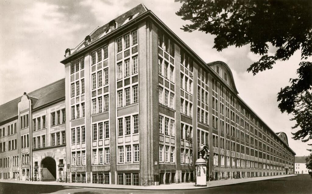 Luftaufnahme der Umgebung um den Feuerweg 1927. Am unteren Bildrand ist der Kohlenhof zu erkennen. Am rechten Bildrand verläuft von Norden nach Süden die Steinbühler Straße.