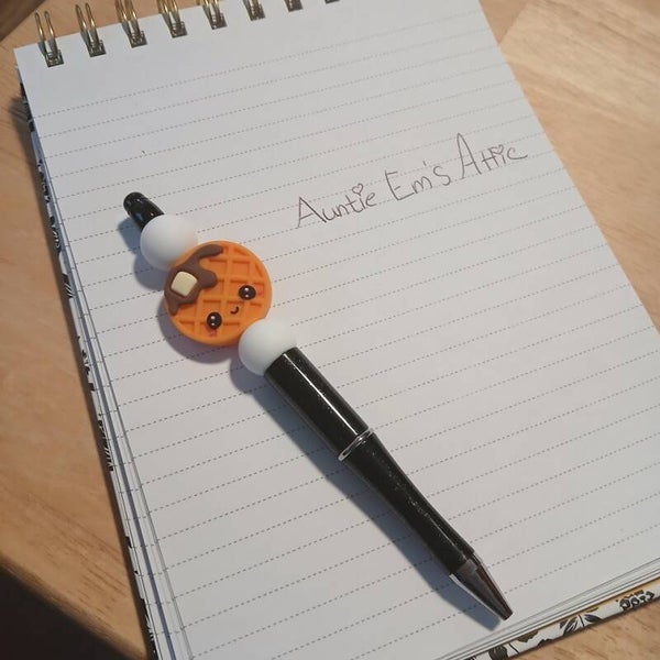 Waffles the beaded pen (2836)