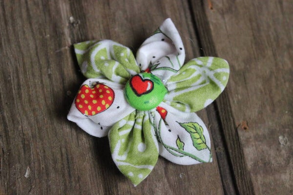Heart Green flower barrette ((247)